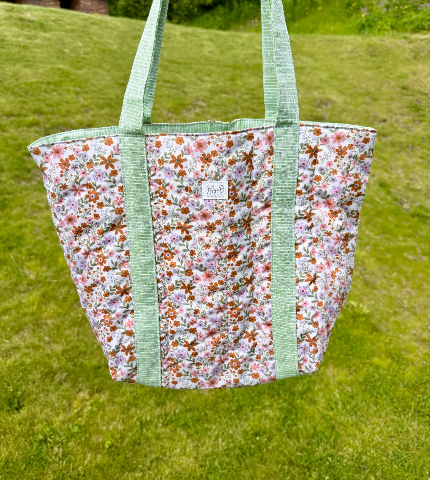 Sand Blossom tote bag with attached straps
