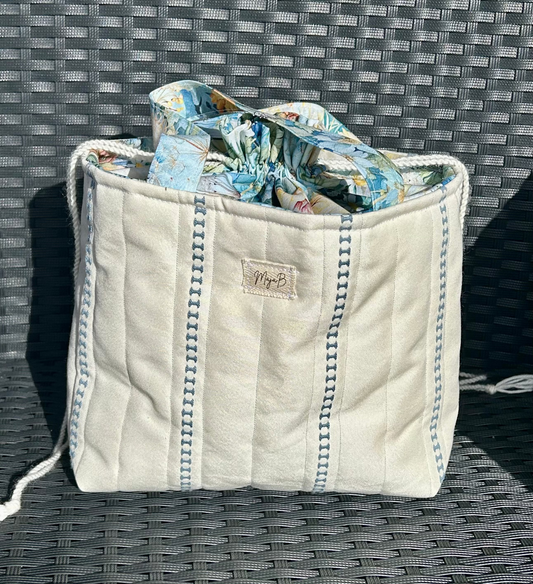 Blue and white projectbag