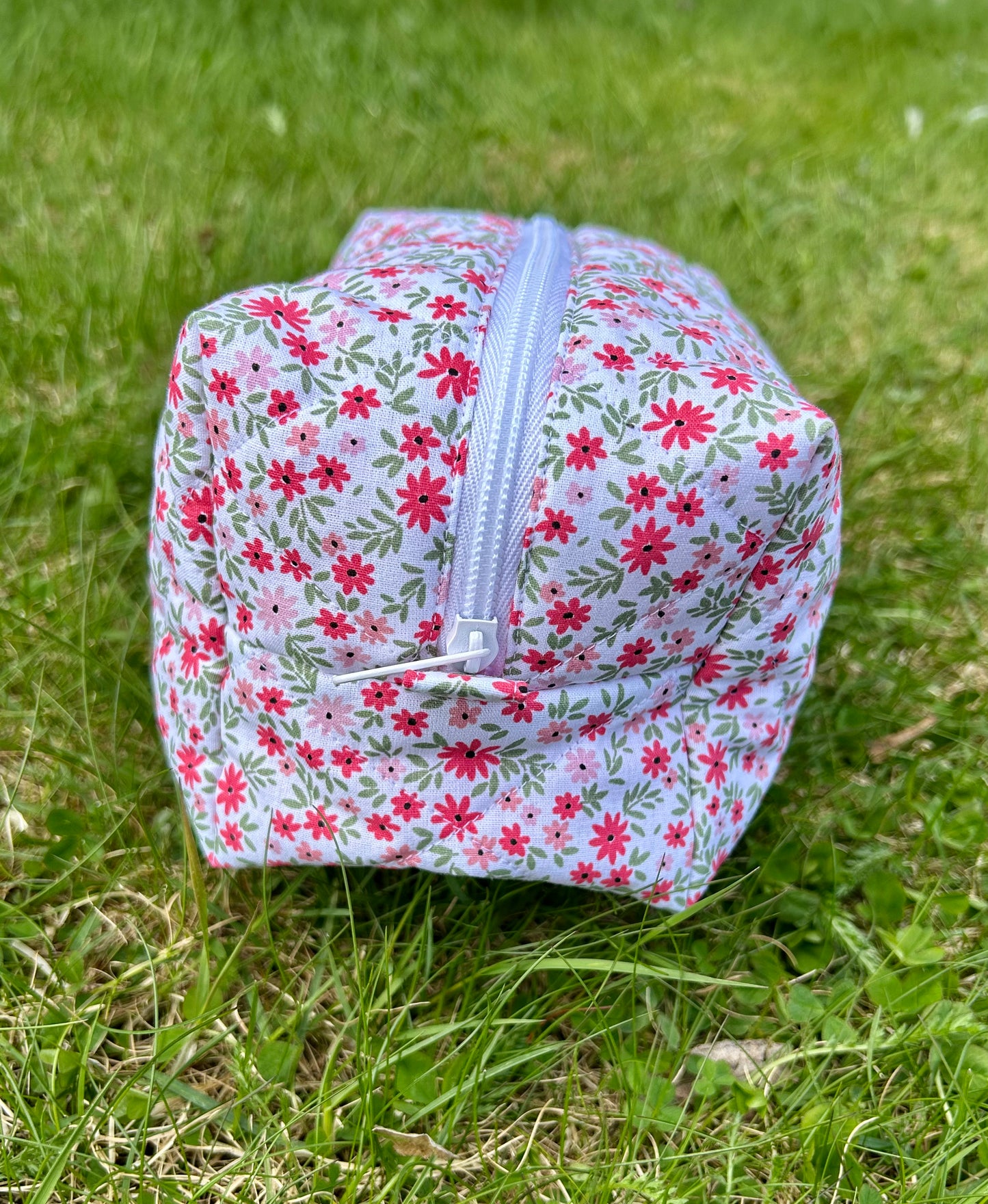 Daisy medium makeup bag