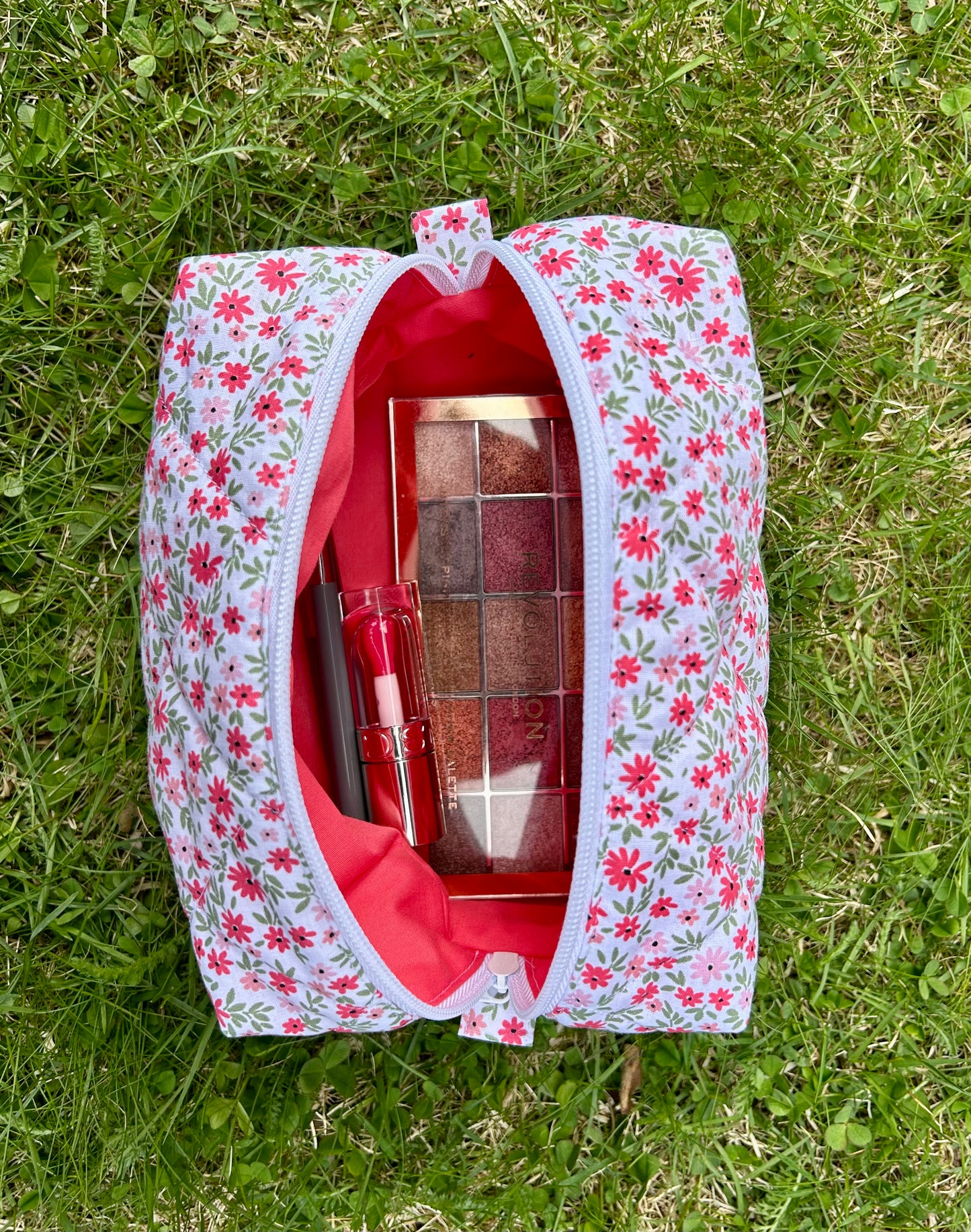 Daisy medium makeup bag