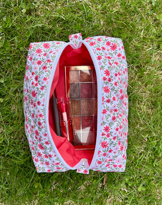 Daisy medium makeup bag