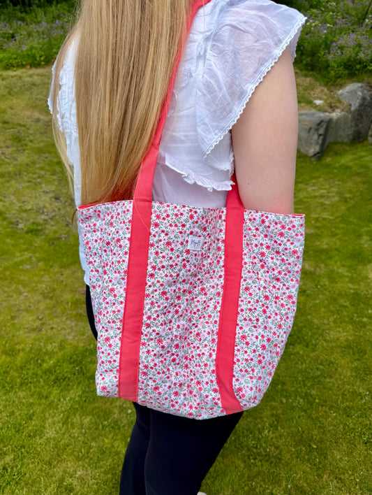 Daisy tote bag with attached straps