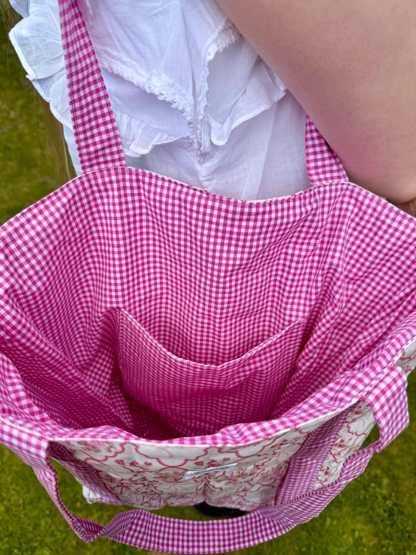 Pink Floral Bow tote bag with attached straps